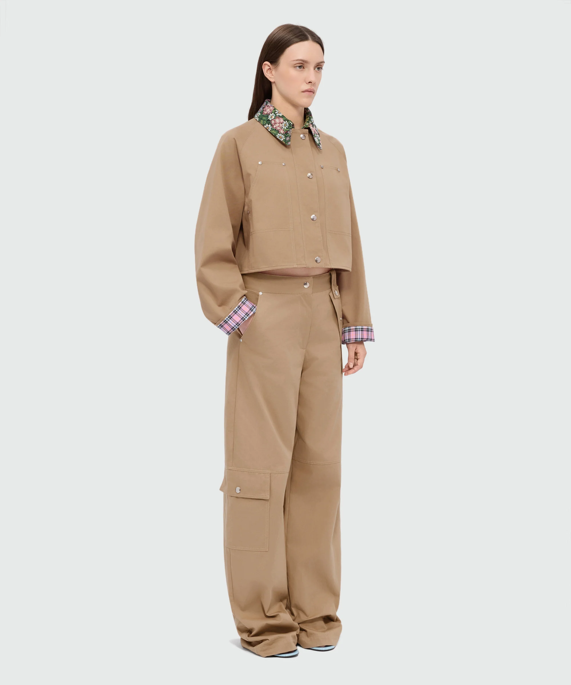 Beige cropped cotton gabardine jacket with metal buttons - Image 4