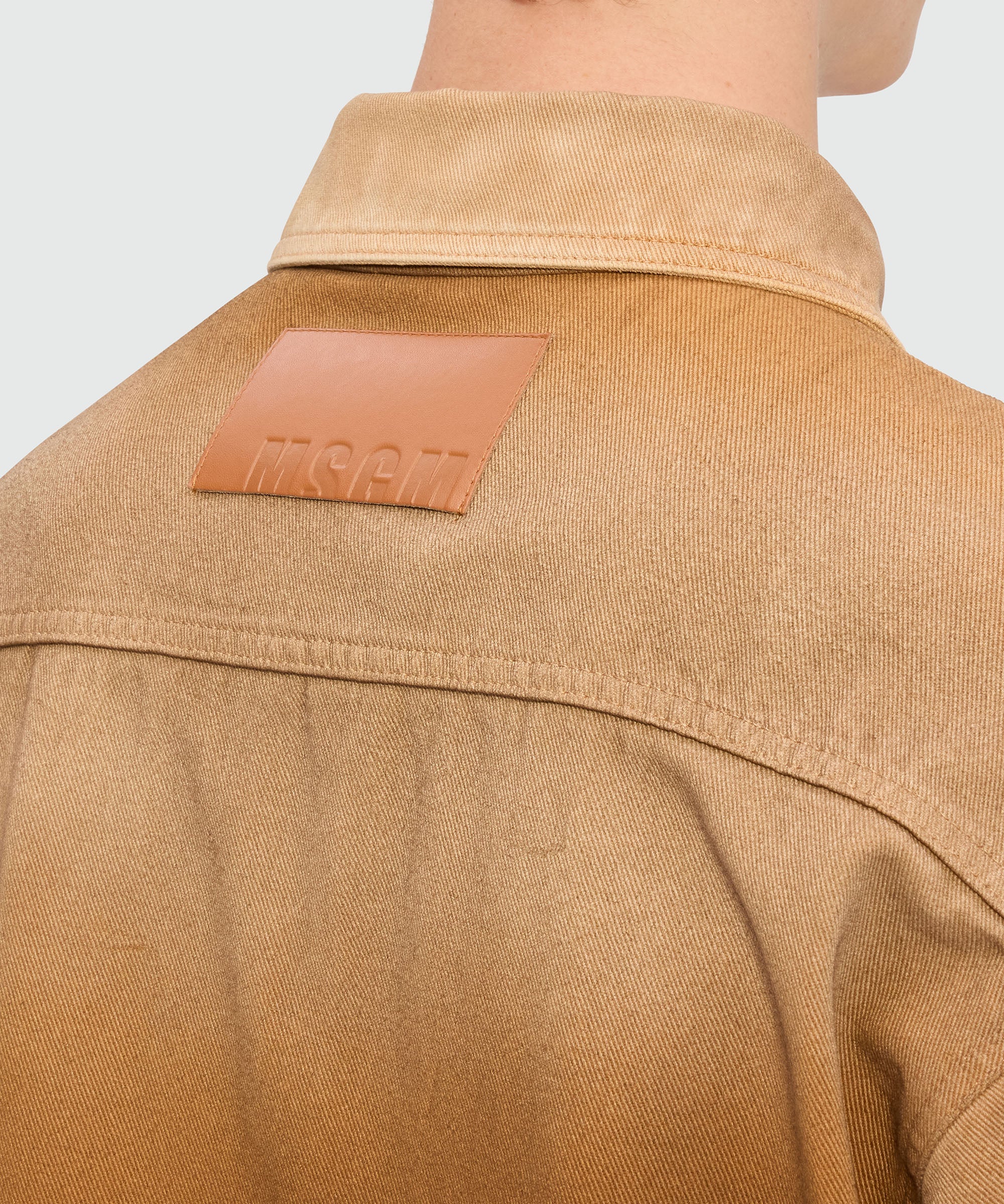 Beige spray-effect denim shirt - Image 5