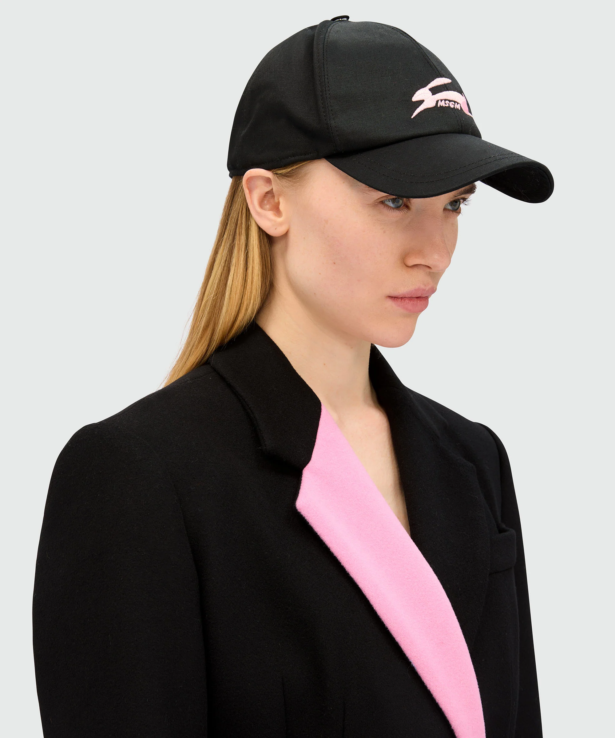 Black baseball cap with embroidery - Image 3
