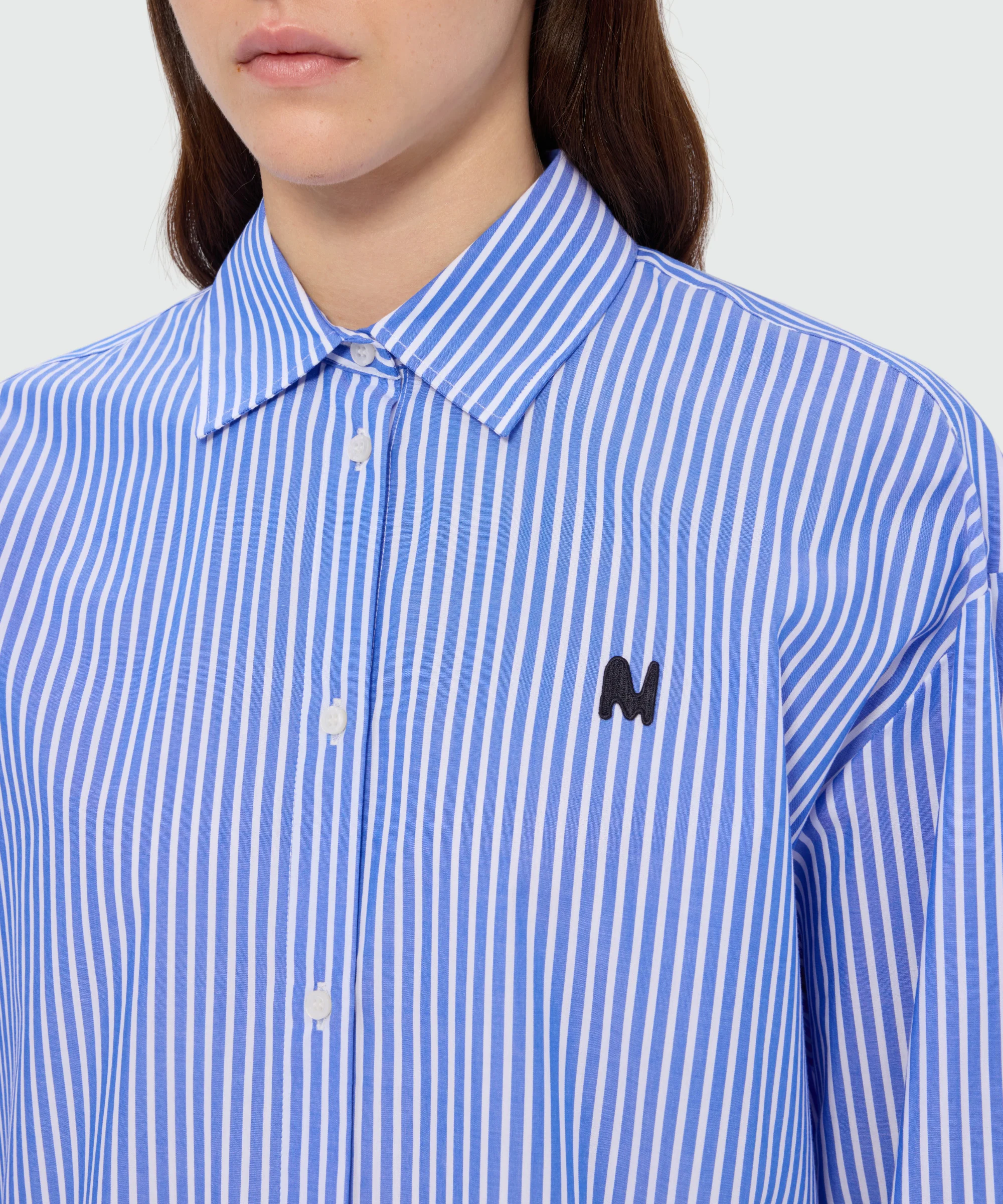 Blue striped cotton poplin shirt with chest embroidery - Image 5