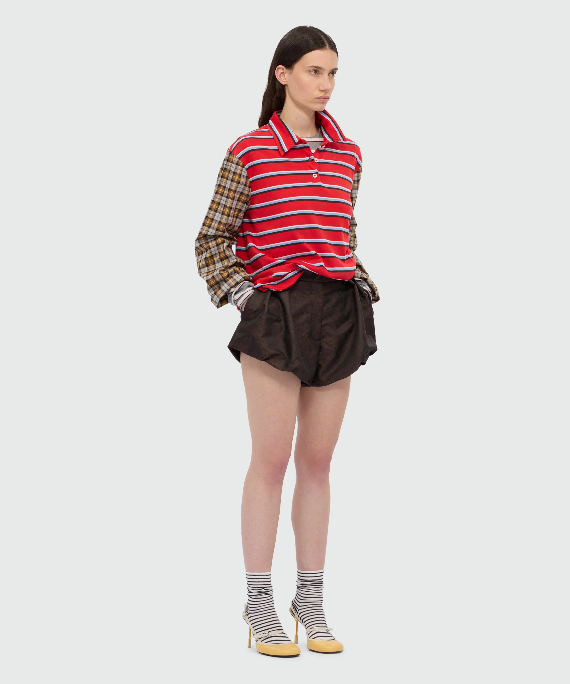 Brown jacquard shorts with python print. - Image 4