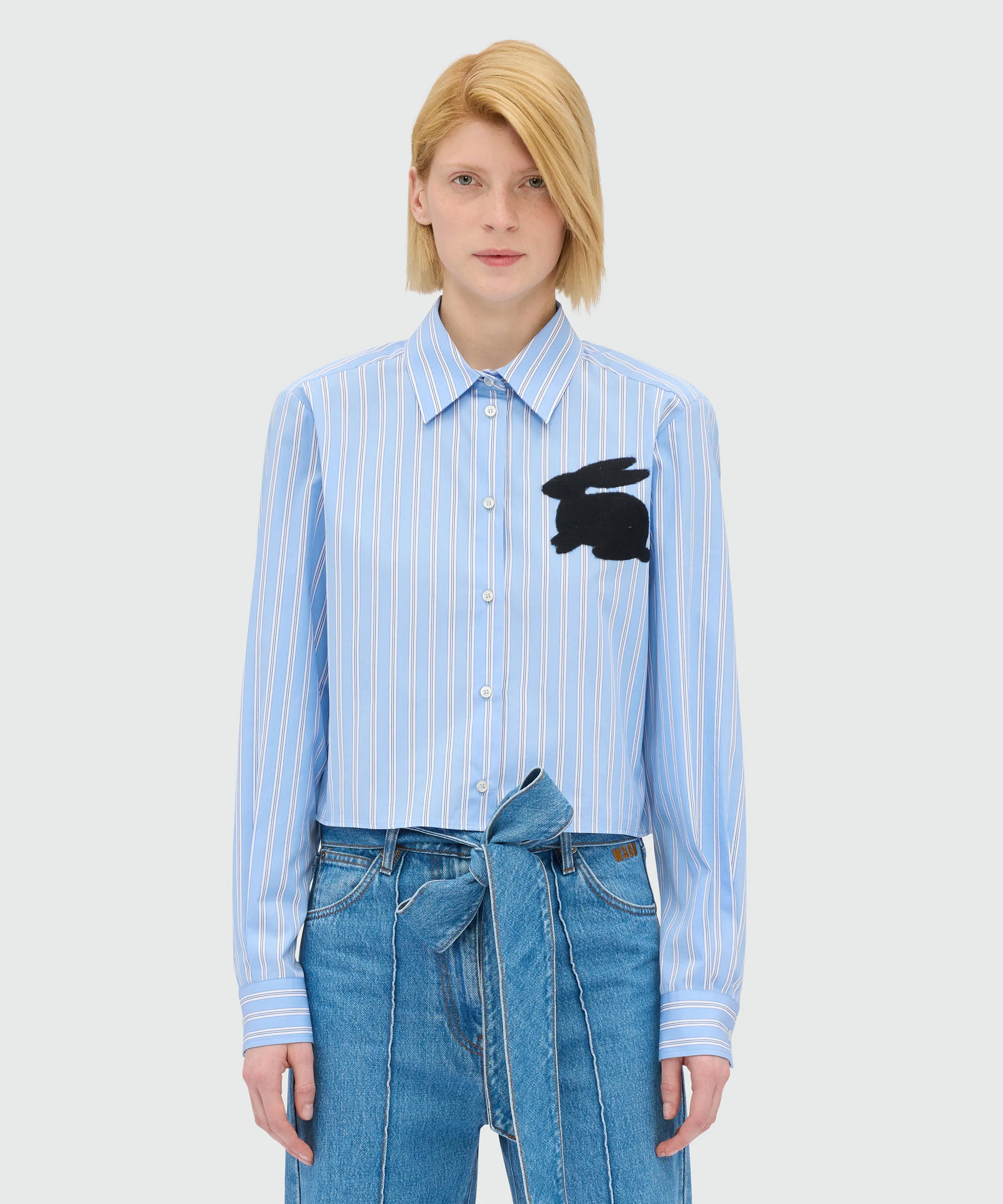 Light blue cropped poplin shirt with "Bunny" patch - Image 2