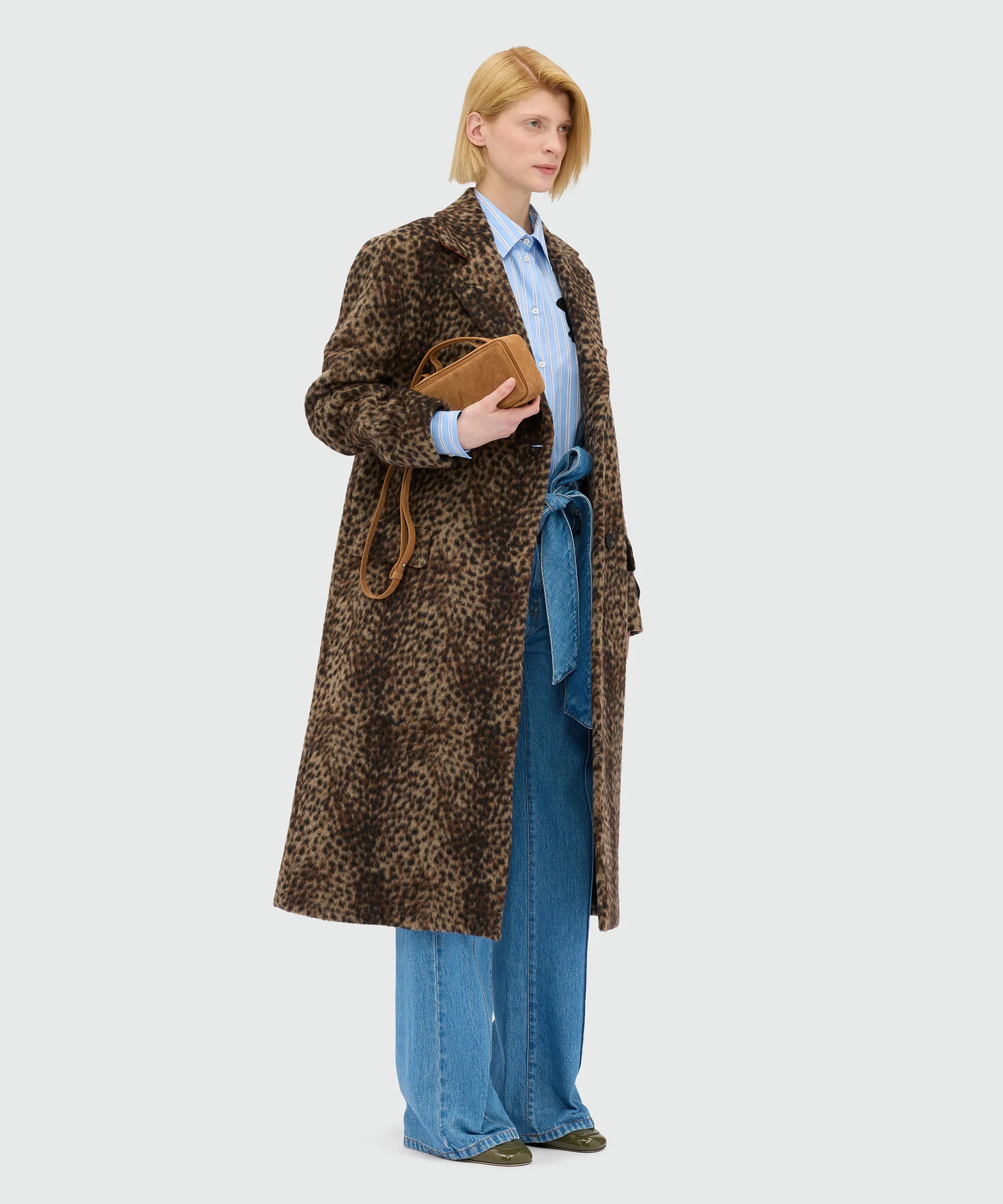 Light blue cropped poplin shirt with "Bunny" patch - Image 4