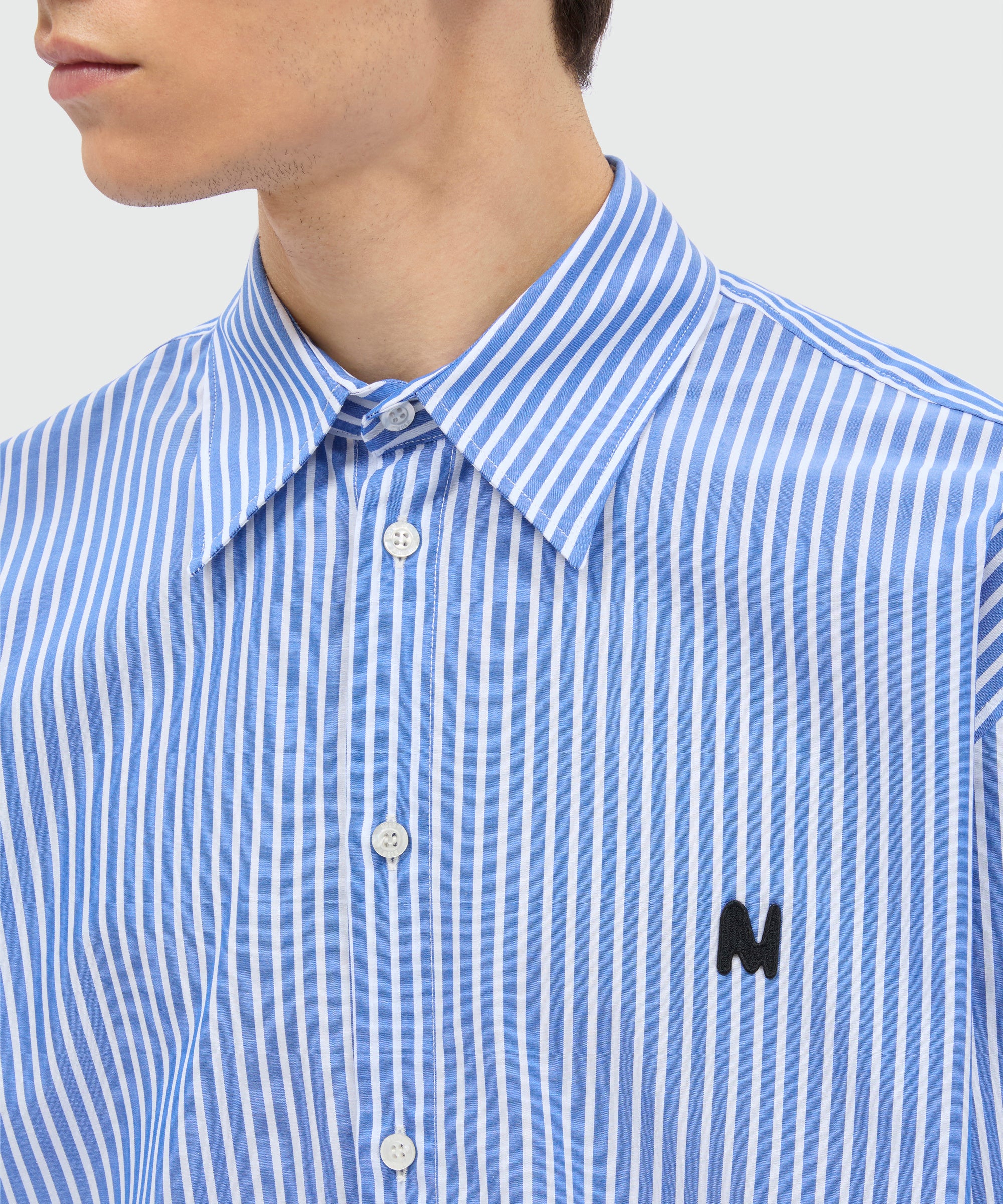 Light blue striped cotton poplin long-sleeve shirt with classic collar and front patch - Image 5