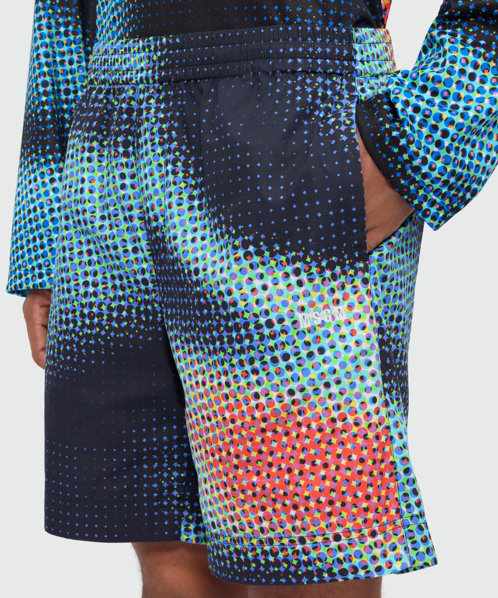Multicolor cotton Bermuda shorts with pixel print and embroidery at the hem - Image 5