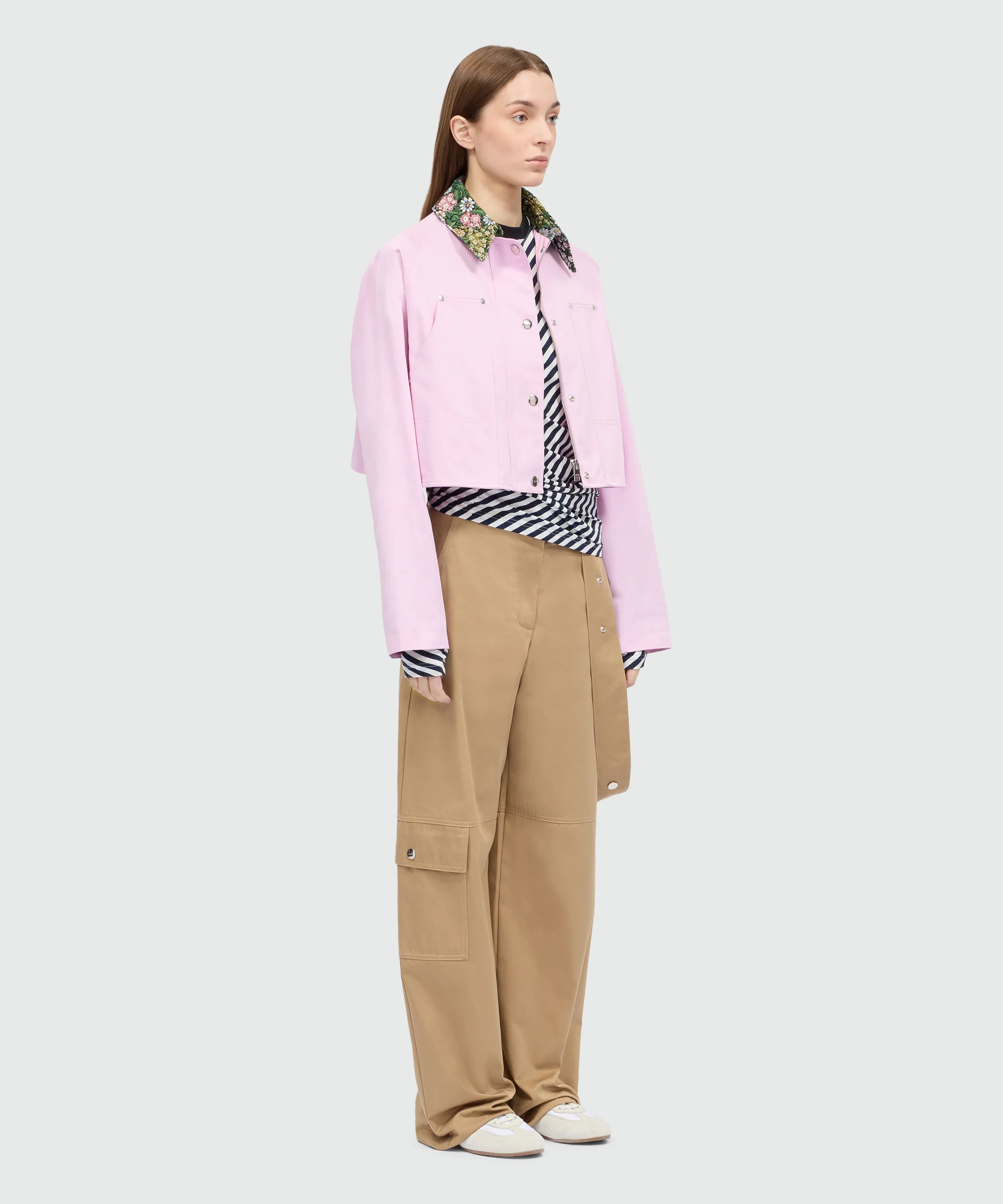 Pink cropped cotton gabardine jacket with metal buttons - Image 4