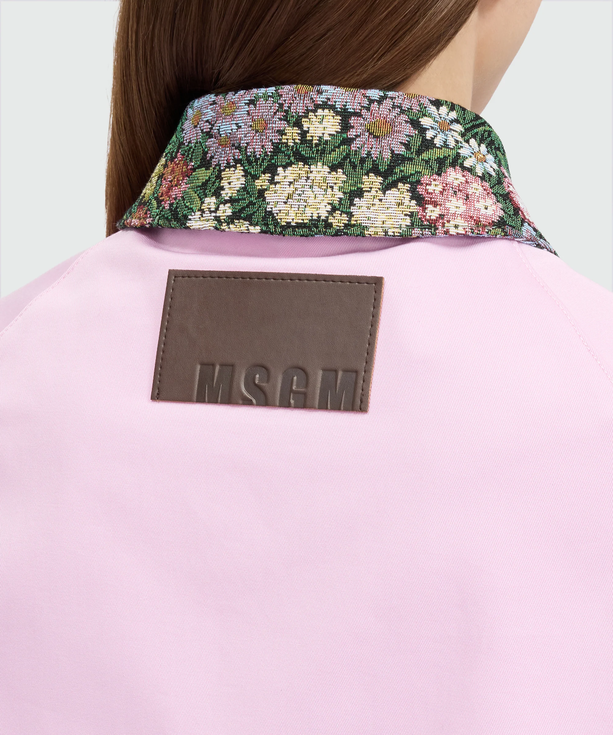 Pink cropped cotton gabardine jacket with metal buttons - Image 5