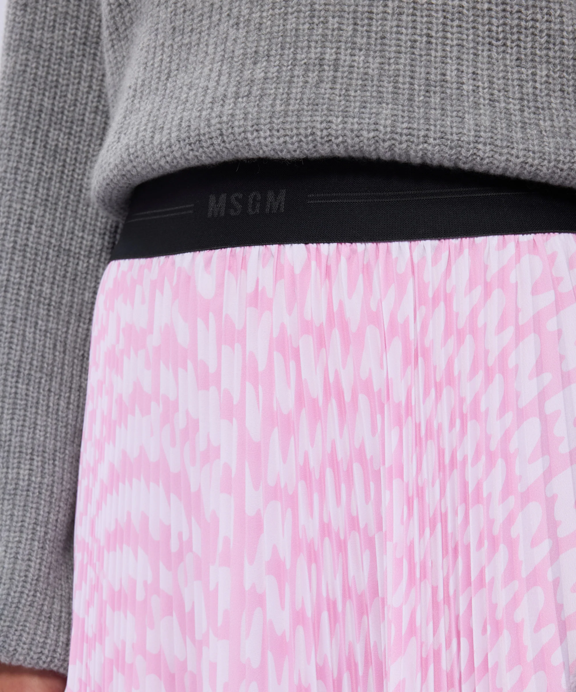 Pink pleated soleil skirt with all-over MWAVE logo print - Image 5