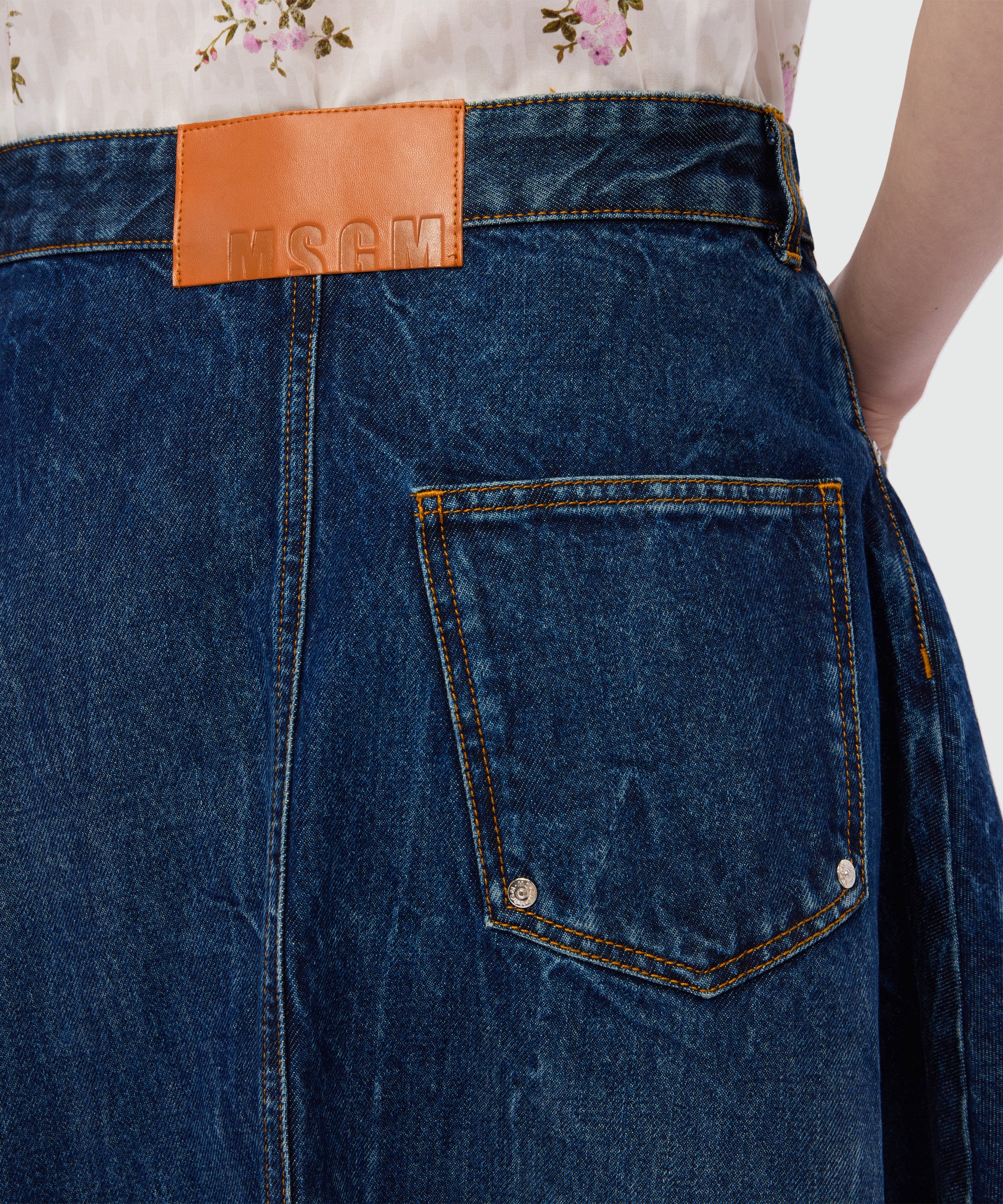 Raw denim skirt with front metal button fastening - Image 5
