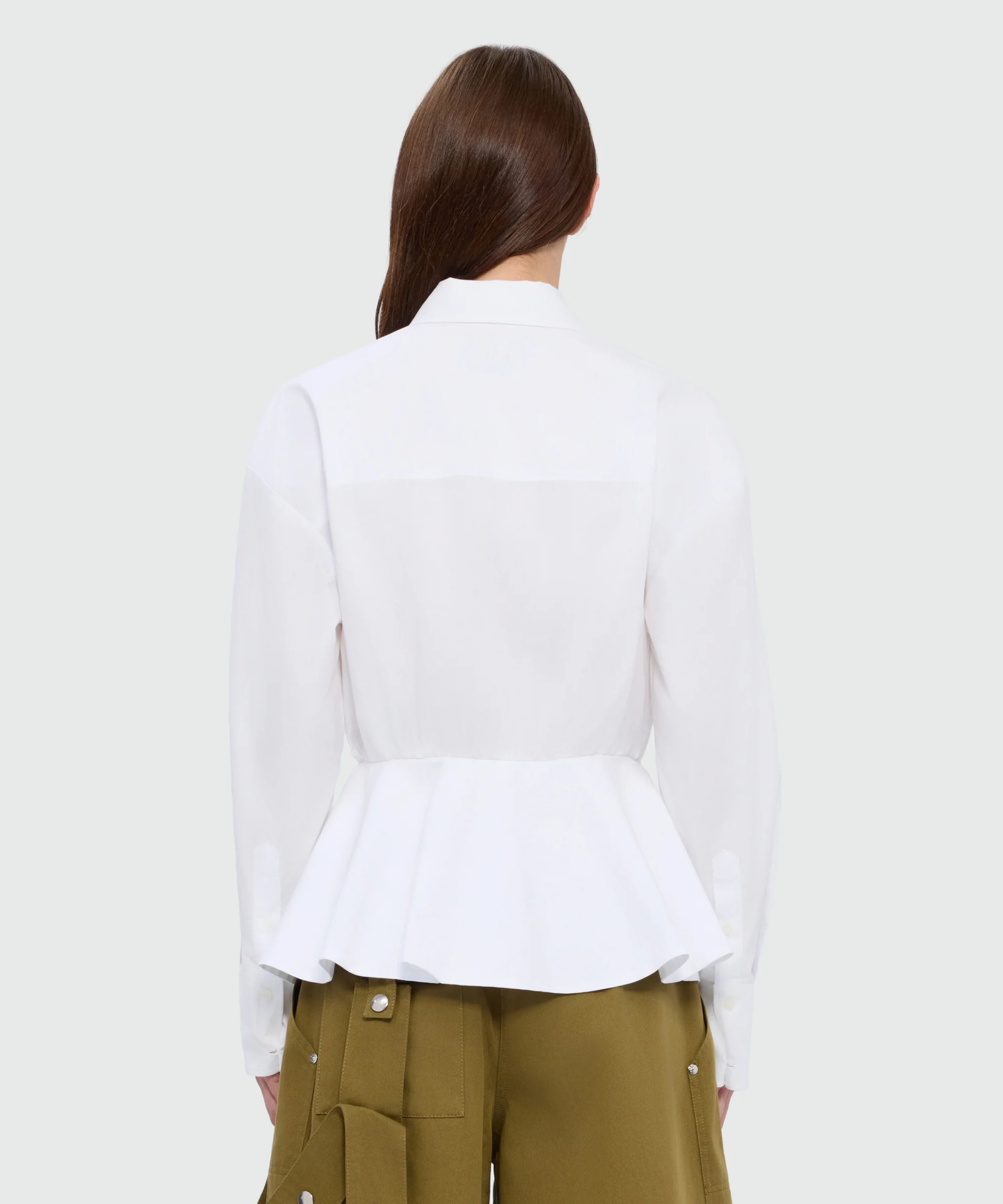 White cotton poplin shirt with cut and gathered waist - Image 3