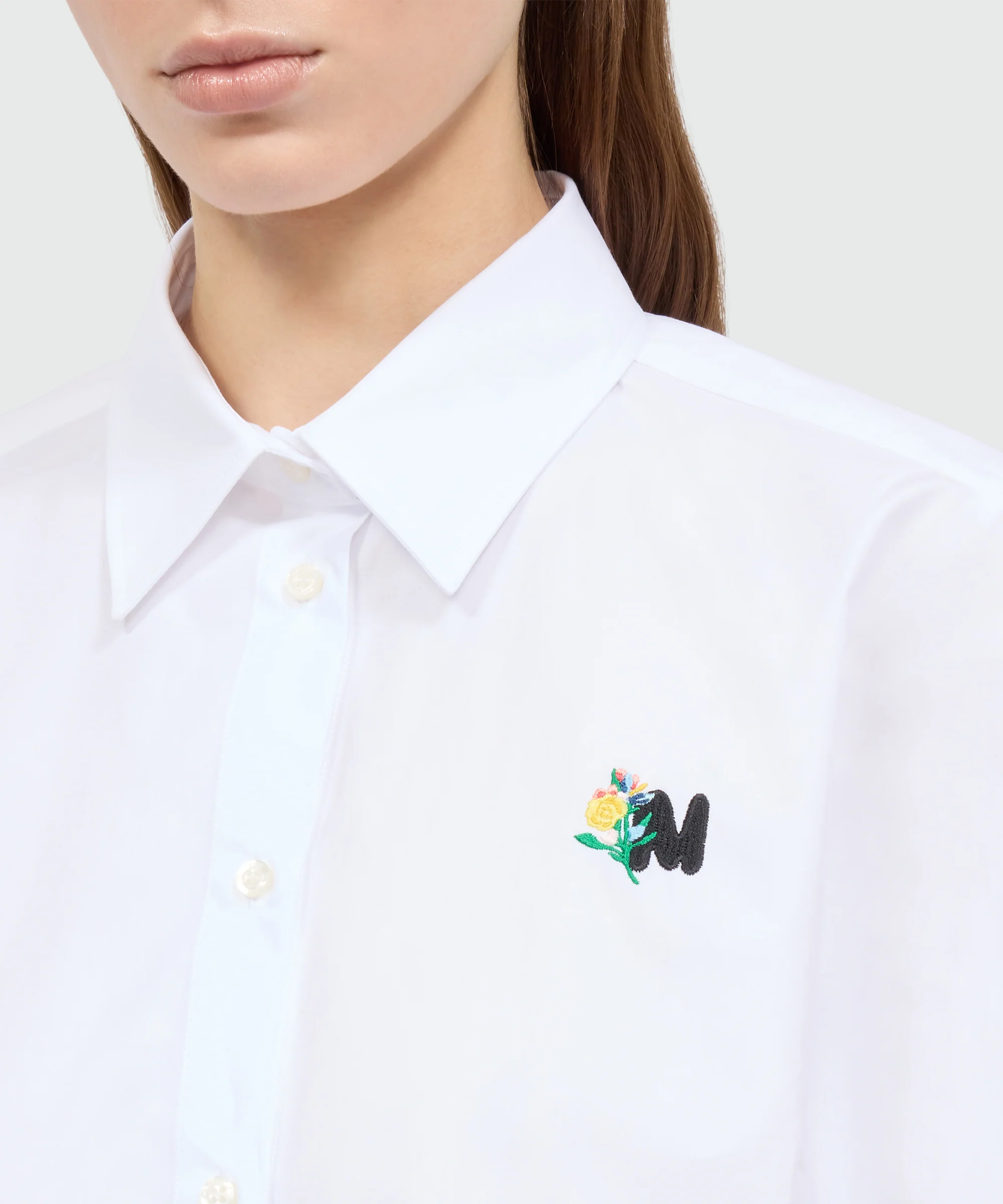 White cropped cotton poplin shirt with chest embroidery - Image 4
